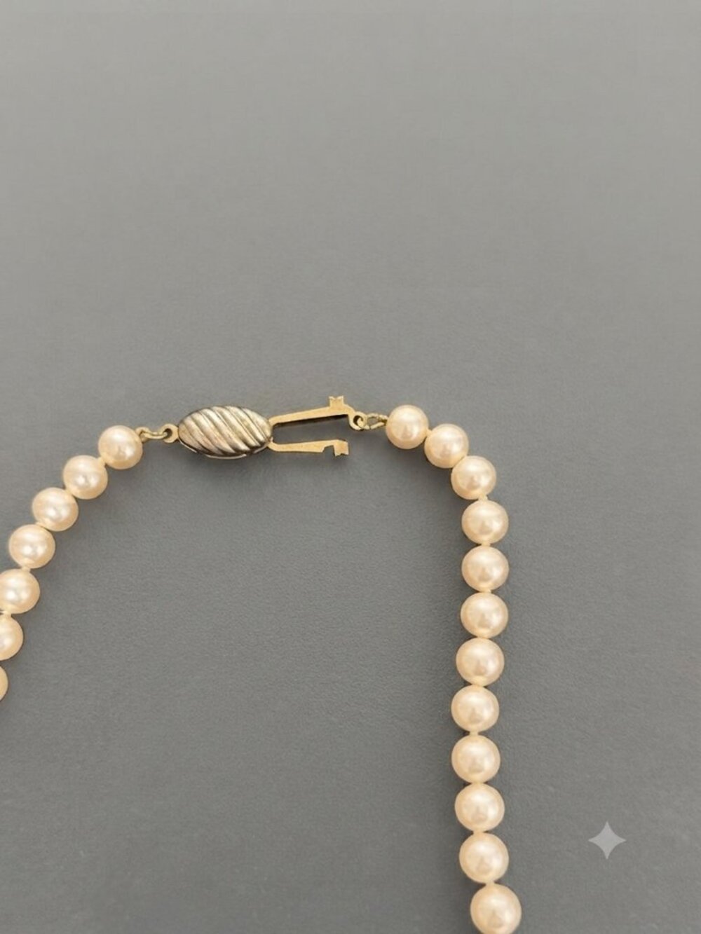 Vintage Ivory Single Strand Cultured Pearl Necklace 18" - Picture 4 of 5